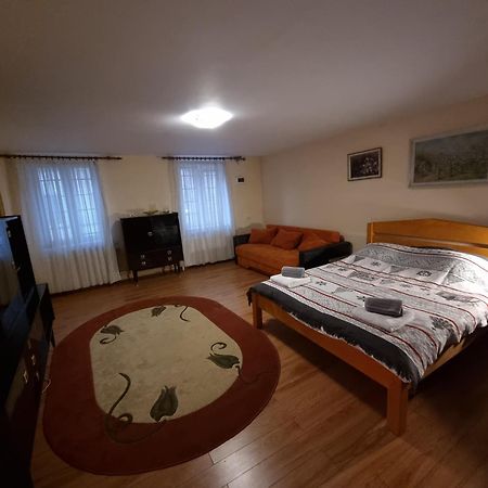 R Castle - 2 Room Apartment Braşov Esterno foto
