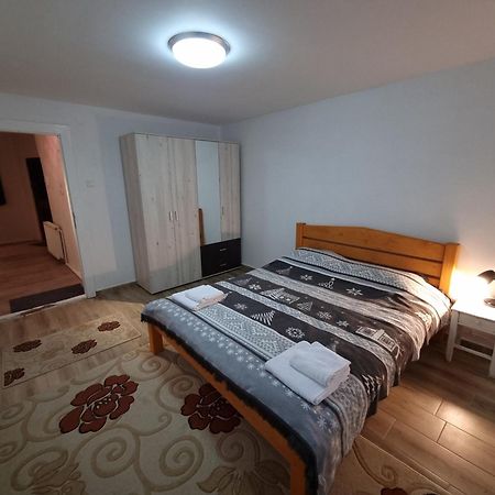 R Castle - 2 Room Apartment Braşov Esterno foto