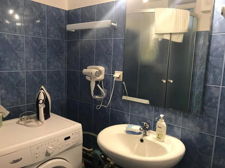 R Castle - 2 Room Apartment Braşov Esterno foto