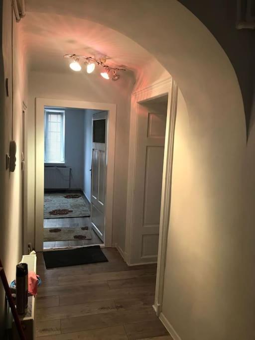 R Castle - 2 Room Apartment Braşov Esterno foto